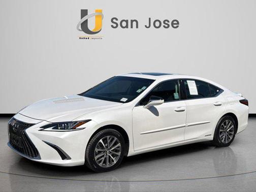 Eminent White Pearl 2022 Lexus ES 300h Base