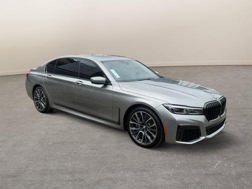 2022 BMW 740 i