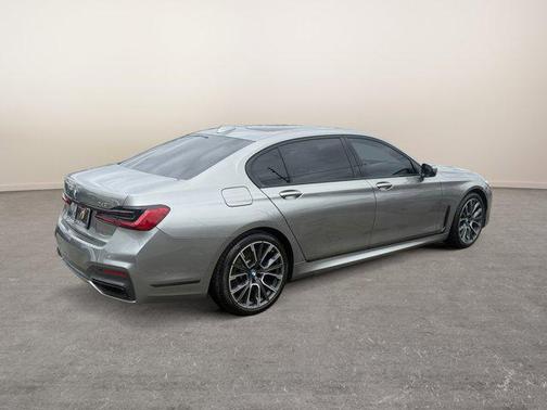 2022 BMW 740 i