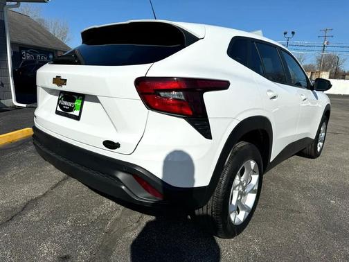 2025 Chevrolet Trax LS