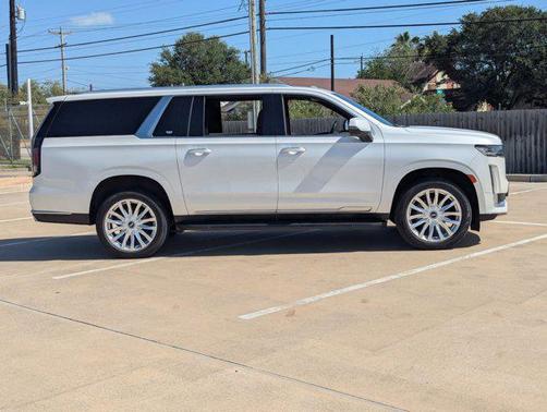 2022 Cadillac Escalade ESV Luxury
