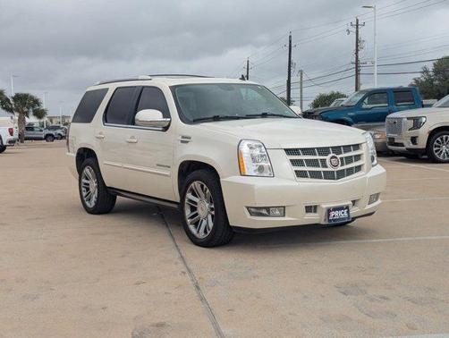 White Diamond Pearl 2014 Cadillac Escalade Premium