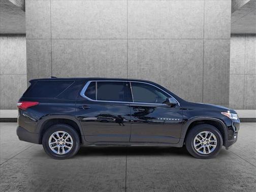 Photo 3 of 18 of 2019 Chevrolet Traverse LS
