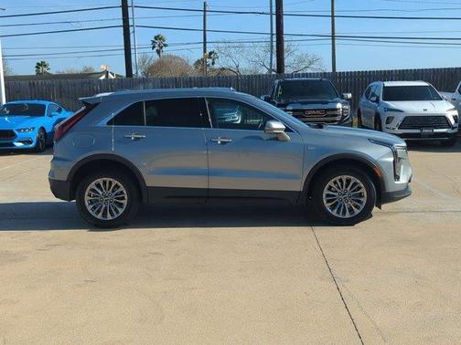 2025 Cadillac XT4 Premium Luxury