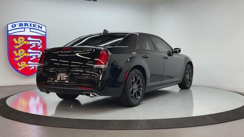 2022 Chrysler 300 Touring