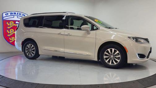 Luxury White Pearlcoat 2020 Chrysler Pacifica Touring-L Plus