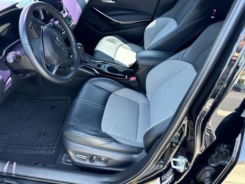 Midnight Black Metallic 2022 Toyota Corolla Hatchback XSE