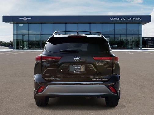 Opulent Amber 2022 Toyota Highlander Platinum