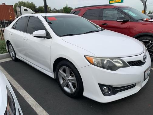 2014 Toyota Camry SE
