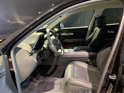 2025 Genesis GV70 2.5T