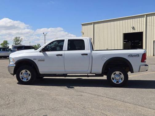 Bright White Clearcoat 2018 RAM 2500 Tradesman Crew Cab 4x4 6'4' Box