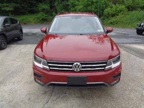 Cardinal Red Metallic 2018 Volkswagen Tiguan 2.0T SE 4MOTION