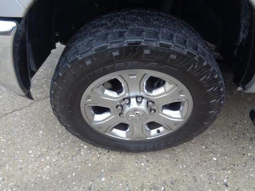 2017 RAM 2500 Tradesman Crew Cab 4x4 6'4' Box