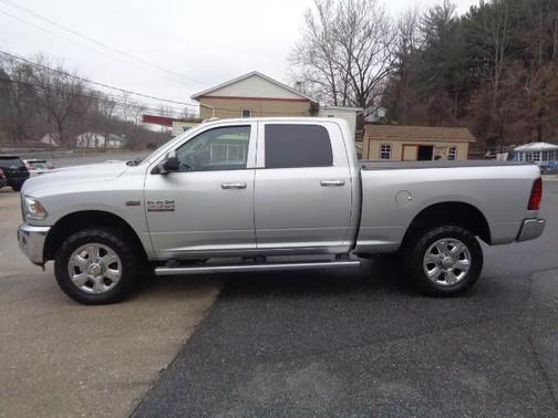 2017 RAM 2500 Tradesman Crew Cab 4x4 6'4' Box