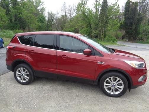 Ruby Red Metallic Tinted Clearcoat 2017 Ford Escape SE