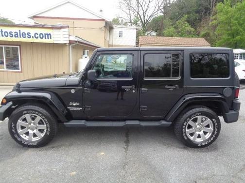 Black Clearcoat 2017 Jeep Wrangler Unlimited Sahara