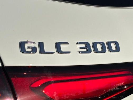 2026 Mercedes-Benz GLC 300 4MATIC