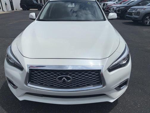 Majestic White 2023 INFINITI Q50 LUXE