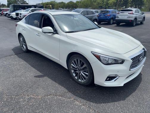 Majestic White 2023 INFINITI Q50 LUXE