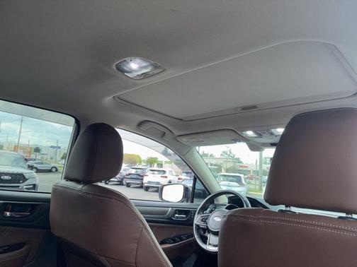 Crystal White Pearl 2019 Subaru Outback 3.6R Touring