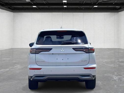 Diamond White 2026 Mitsubishi Outlander PHEV SE