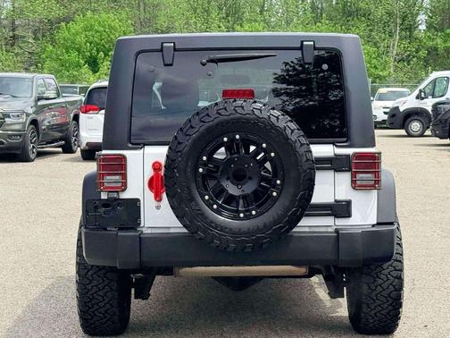 Bright White Clearcoat 2014 Jeep Wrangler Unlimited Sport