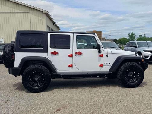 Bright White Clearcoat 2014 Jeep Wrangler Unlimited Sport