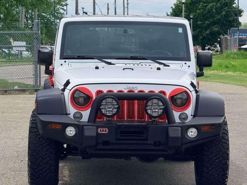 Bright White Clearcoat 2014 Jeep Wrangler Unlimited Sport