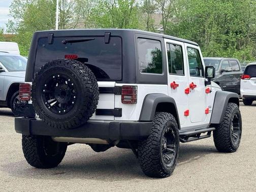 Bright White Clearcoat 2014 Jeep Wrangler Unlimited Sport