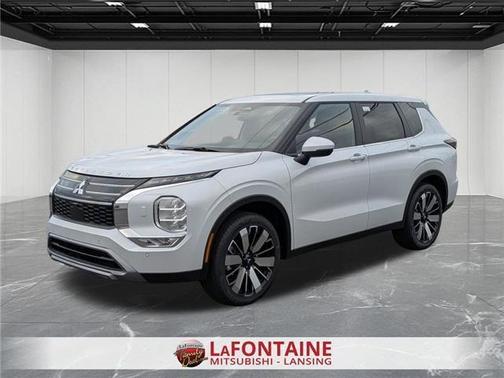 Diamond White 2026 Mitsubishi Outlander LE