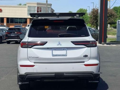 Diamond White 2026 Mitsubishi Outlander Trail Edition