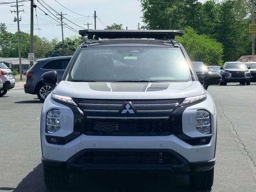 Diamond White 2026 Mitsubishi Outlander Trail Edition