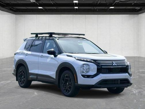 Diamond White 2026 Mitsubishi Outlander Trail Edition