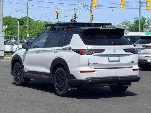 Diamond White 2026 Mitsubishi Outlander Trail Edition