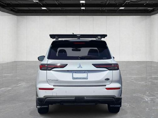 Diamond White 2026 Mitsubishi Outlander Trail Edition