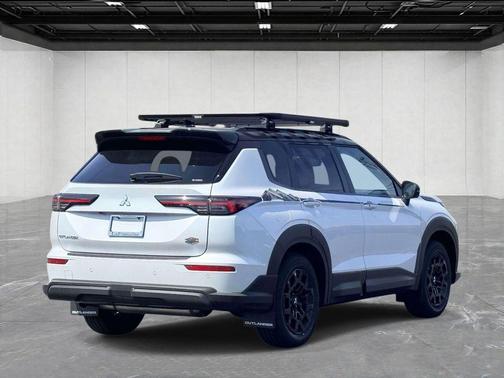 Diamond White 2026 Mitsubishi Outlander Trail Edition