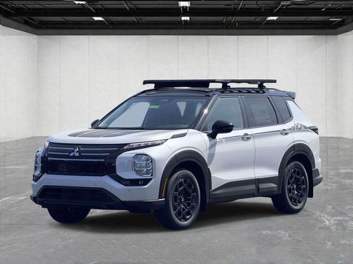 Diamond White 2026 Mitsubishi Outlander Trail Edition