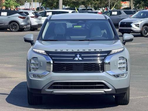 Moonstone 2026 Mitsubishi Outlander PHEV SE