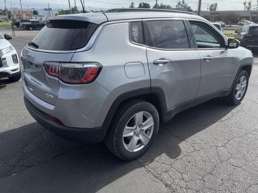 Billet Silver Metallic Clearcoat 2022 Jeep Compass Latitude