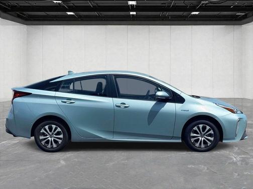 Pearl 2019 Toyota Prius XLE