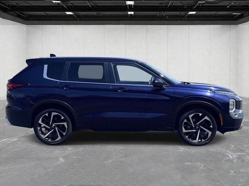 Cosmic Blue Metallic 2024 Mitsubishi Outlander SE