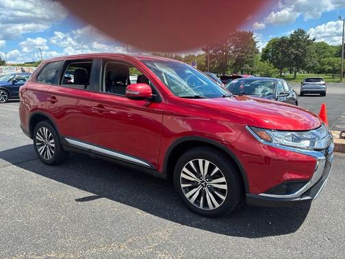 Red 2019 Mitsubishi Outlander SE