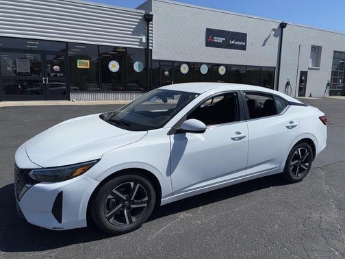 Cloud White 2024 Nissan Sentra SV