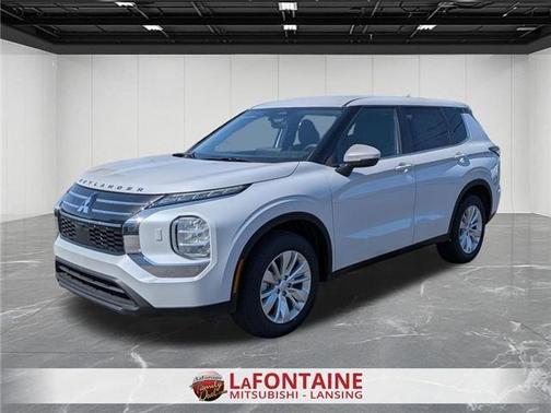 Diamond White 2026 Mitsubishi Outlander ES