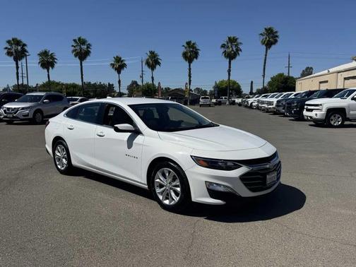 Summit White 2021 Chevrolet Malibu FWD LT
