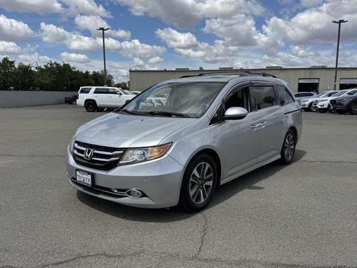 Alabaster Silver Metallic 2014 Honda Odyssey Touring