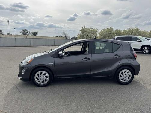 2016 Toyota Prius c One