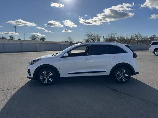 2022 Kia Niro LXS