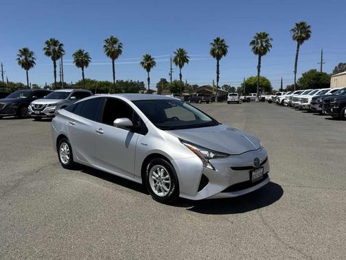 Classic Silver Metallic 2017 Toyota Prius Two