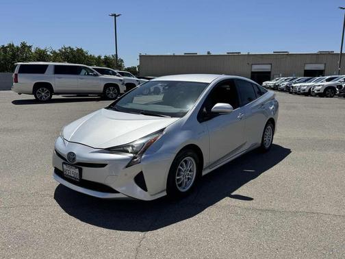 Classic Silver Metallic 2017 Toyota Prius Two